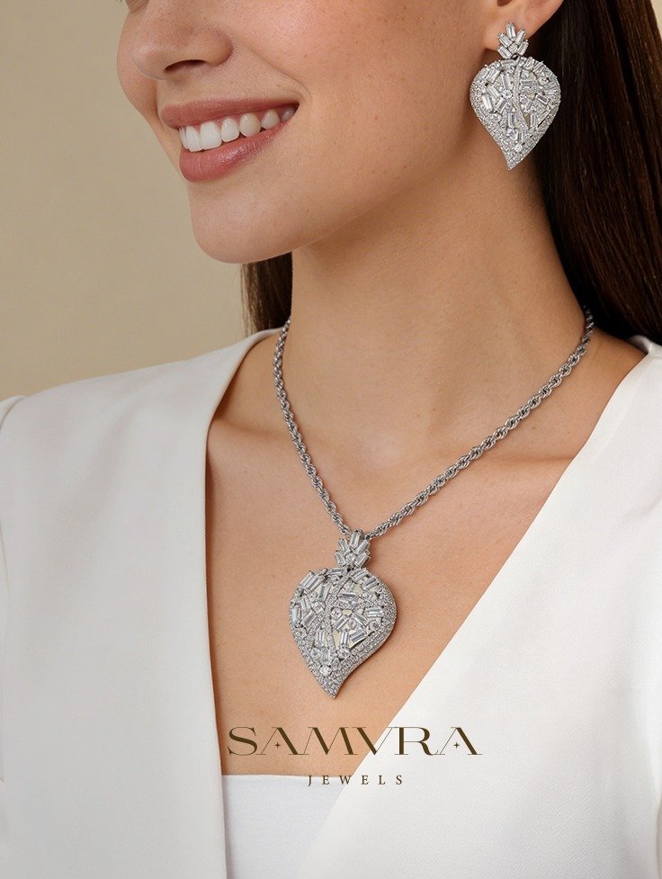 SAMVRA LUMINOUS CHARM