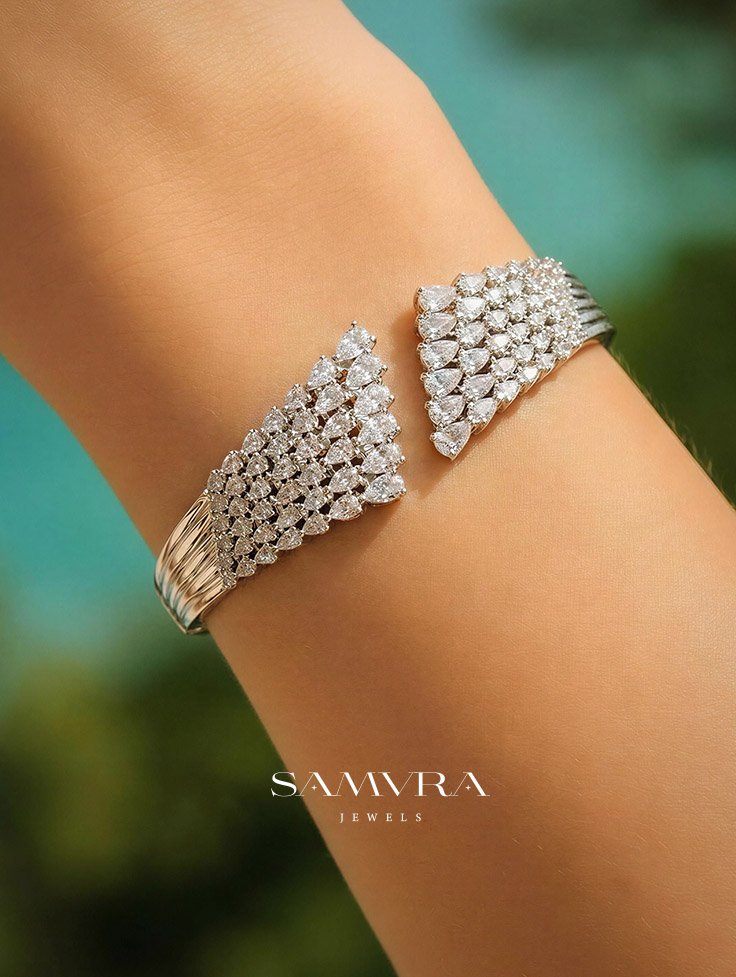 SAMVRA SILENT TALE alternate view